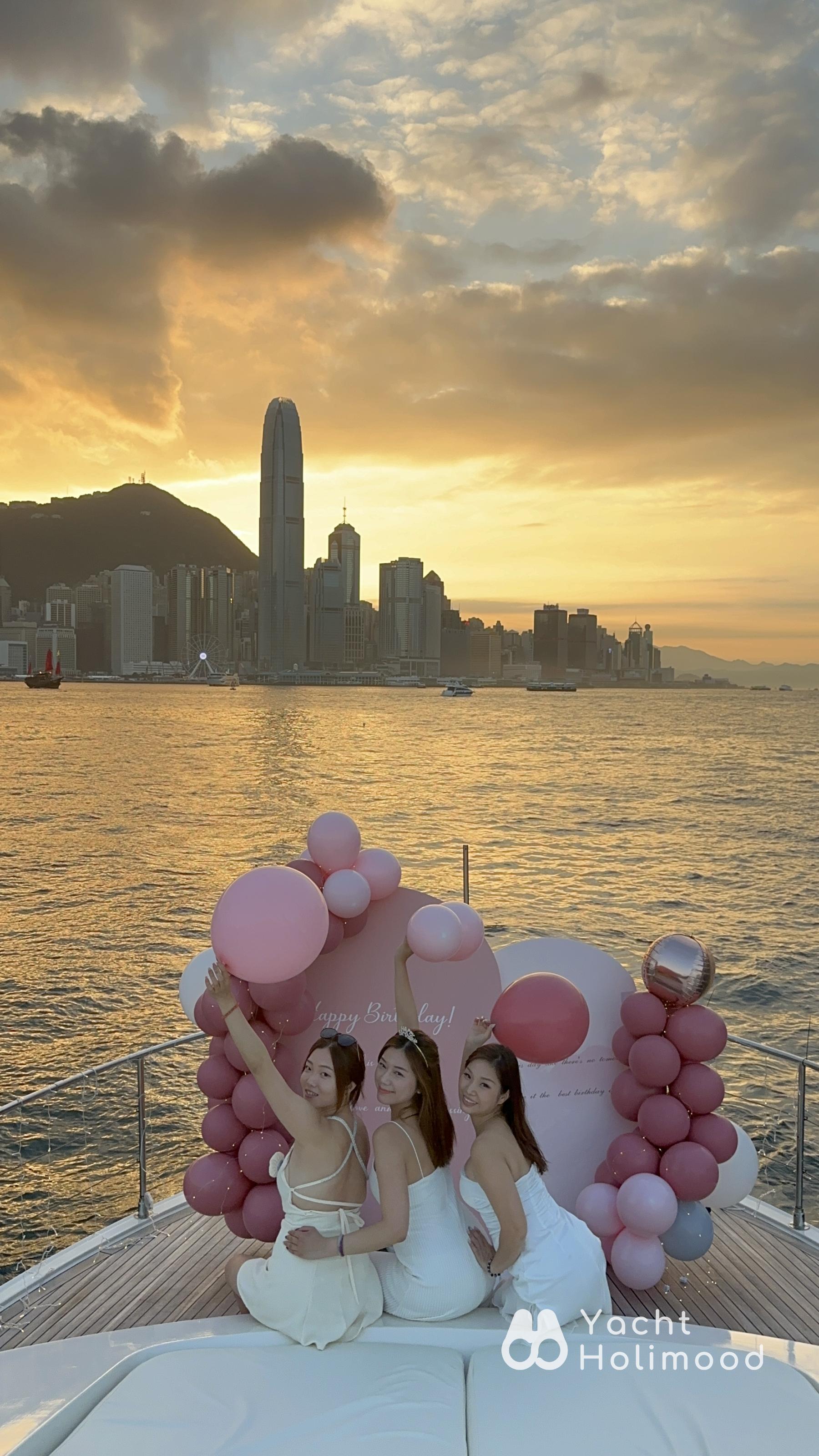 EX02 Vintage Instagram style! Sanlorenzo Cruiser Night Charter| Victoria Harbour Tour 27