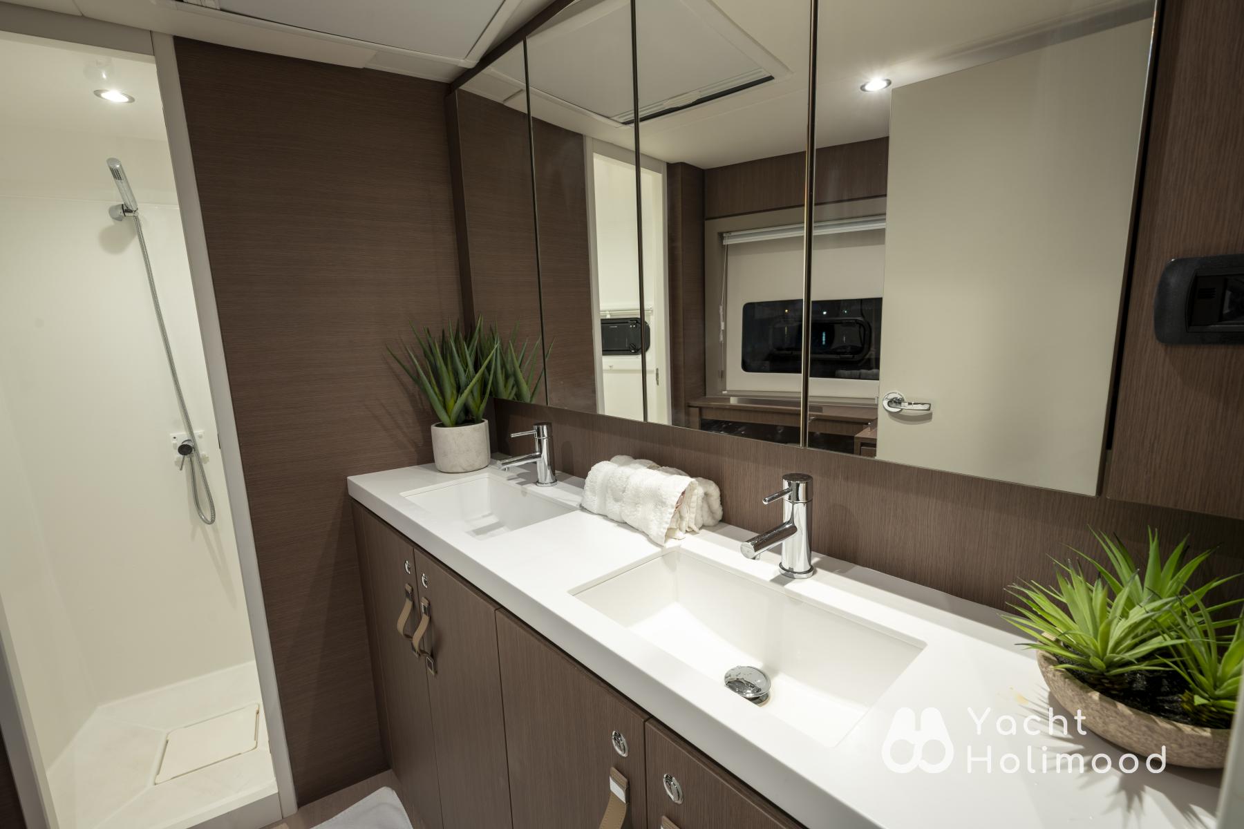 AM04 Luxurious customized catamaran Bali 4.8 - Happy Fifty - 8-hour charter experience 19
