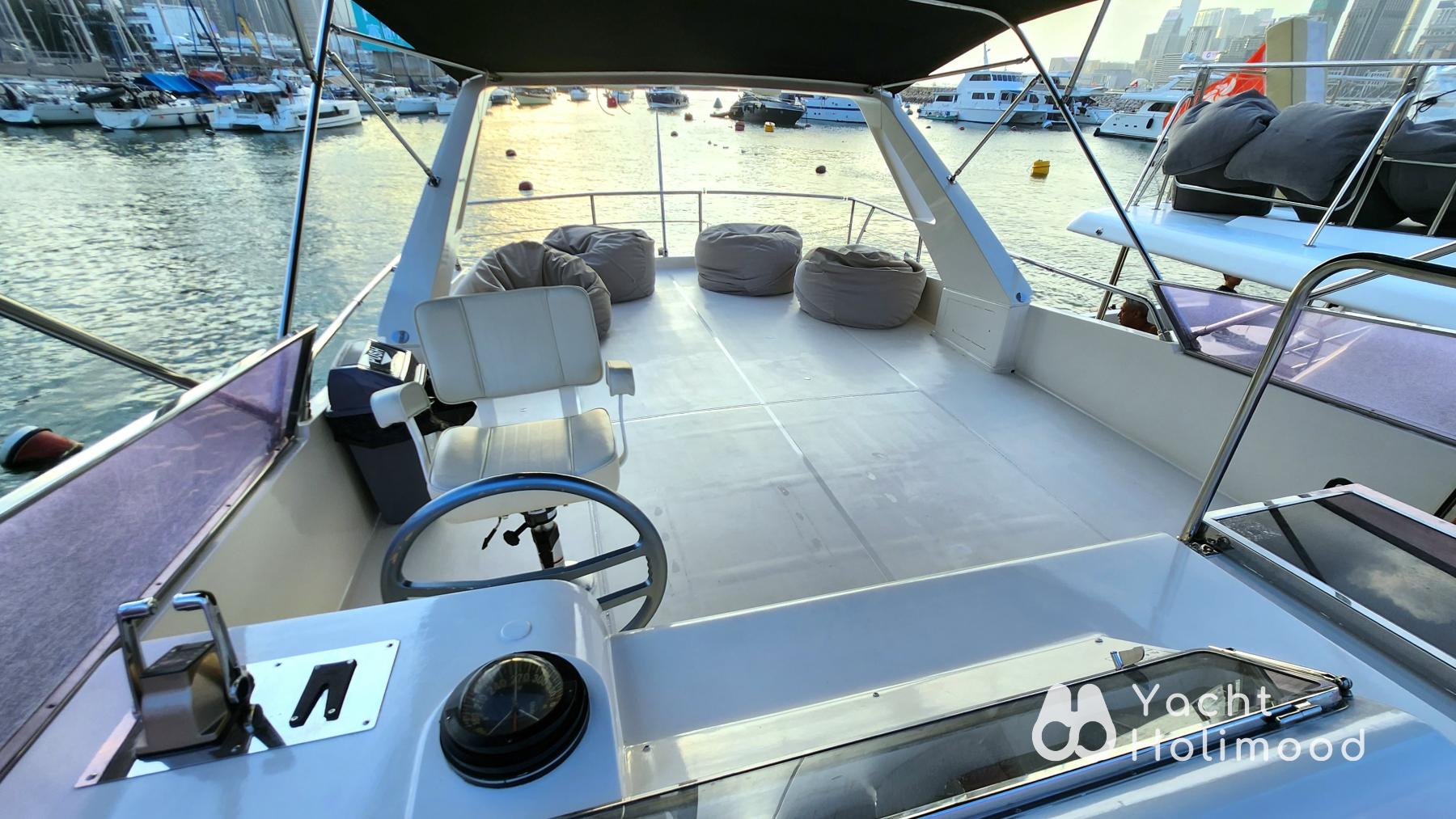 EX02 Vintage Instagram style! Sanlorenzo Cruiser Night Charter| Victoria Harbour Tour 14
