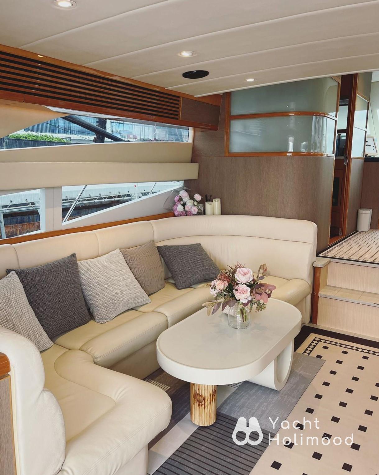 XS02 newly renovated in 2023| City Night Charter Cruiser 5