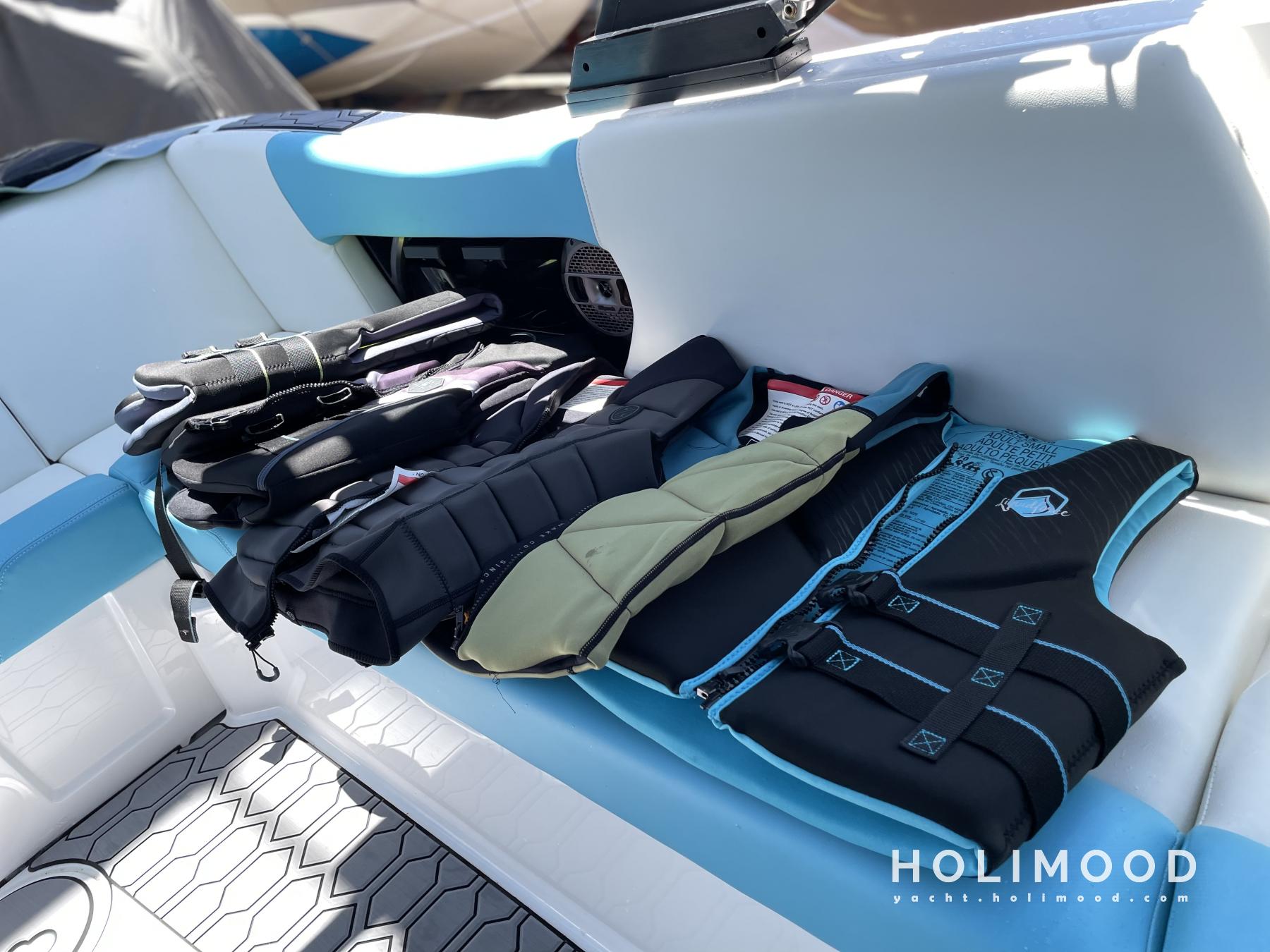 DP01 Repulse Bay 2022 New Wakesurf with One Coach & One Captain 13