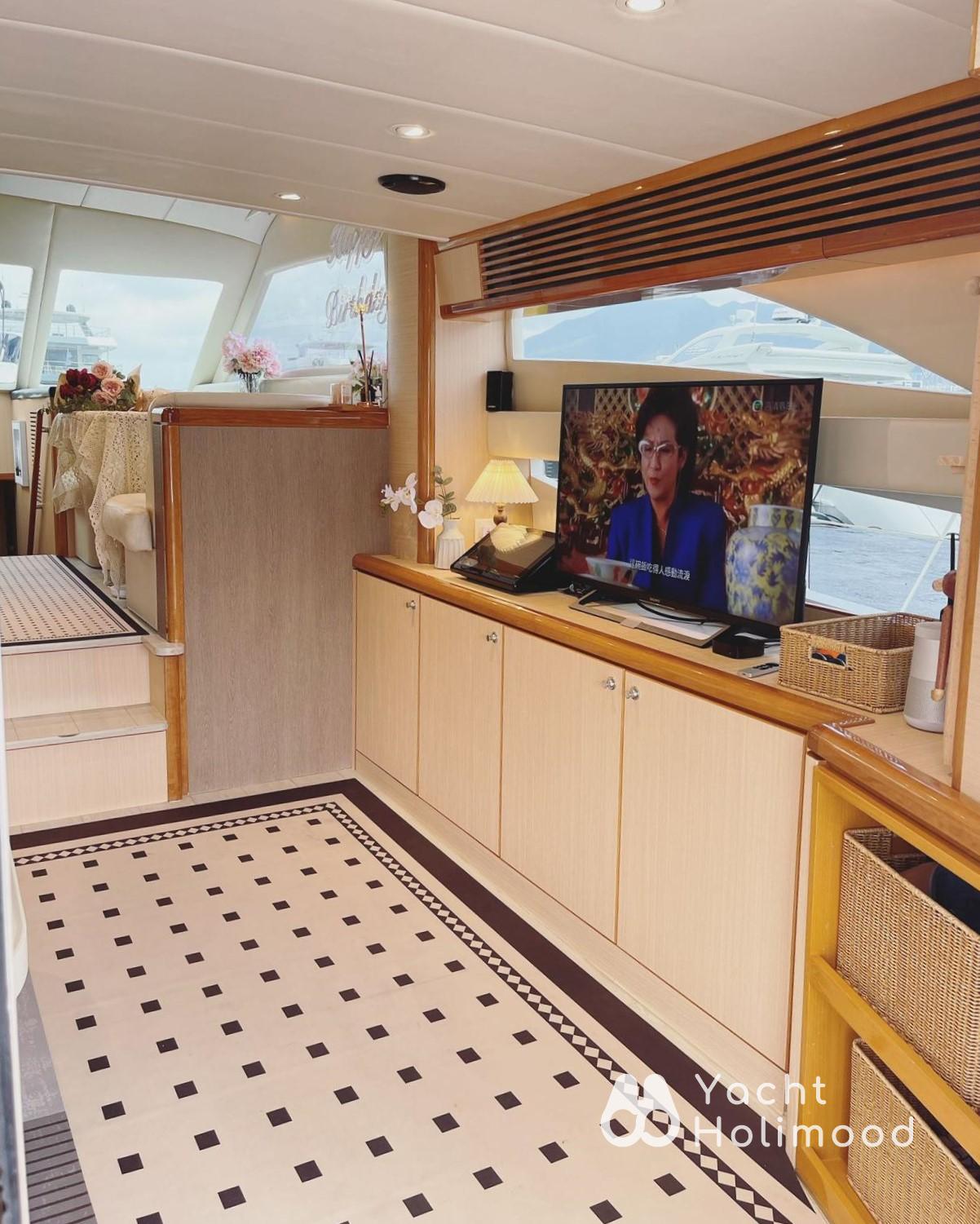 XS02 newly renovated in 2023| City Night Charter Cruiser 6