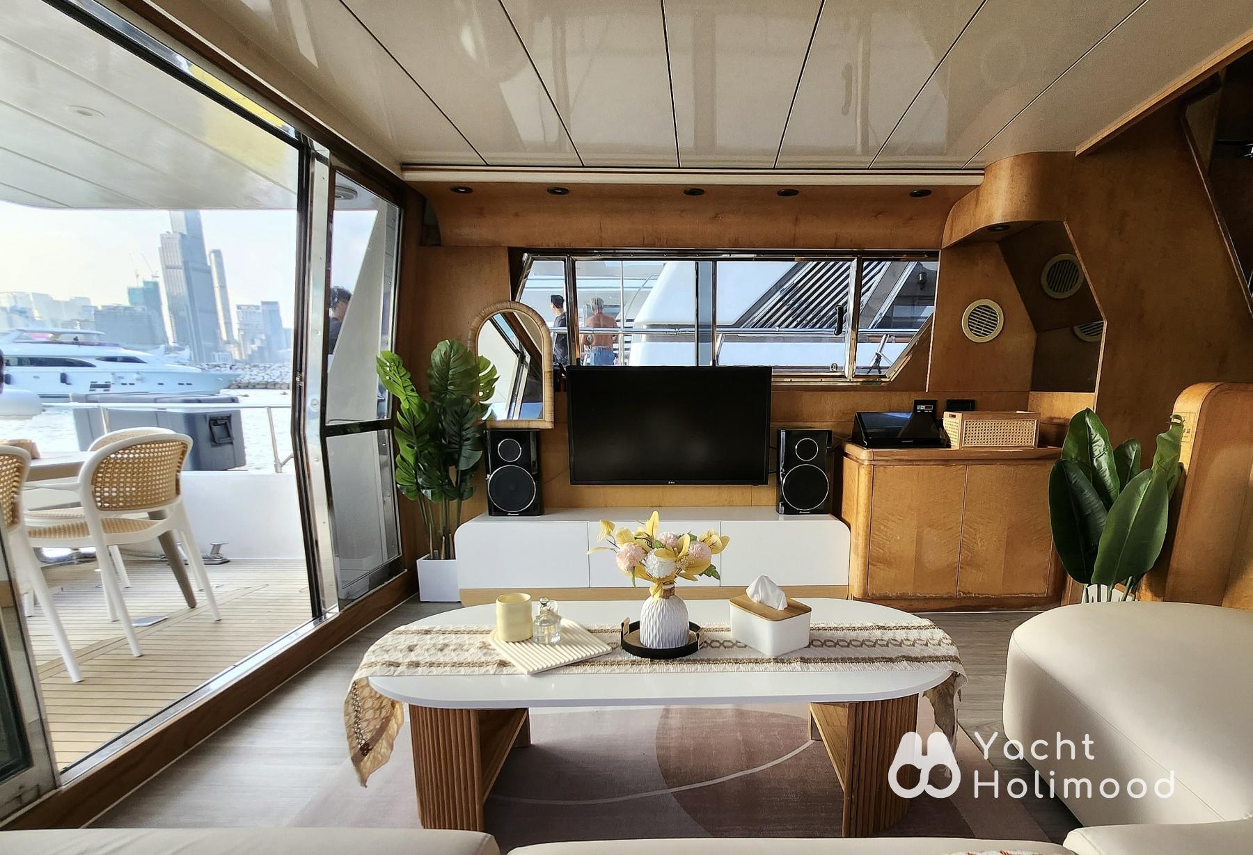 EX02 Vintage Instagram style! Sanlorenzo Cruiser Night Charter| Victoria Harbour Tour 4