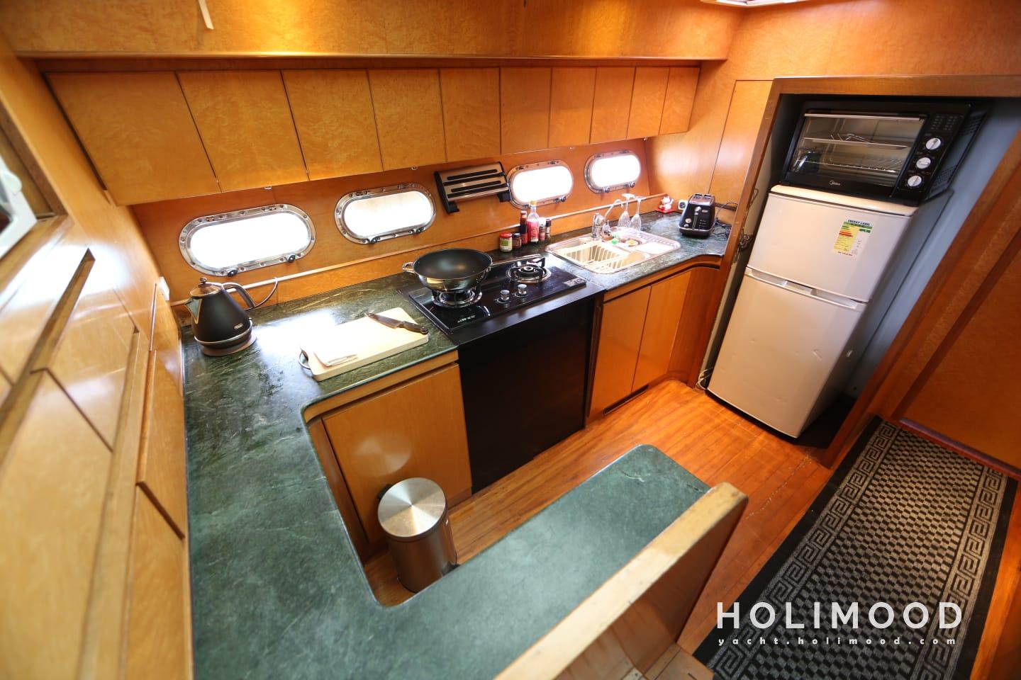 BC01 Cruiser - Night Charter/ Squid Fishing + $1000 for Seafood & Dinner 2