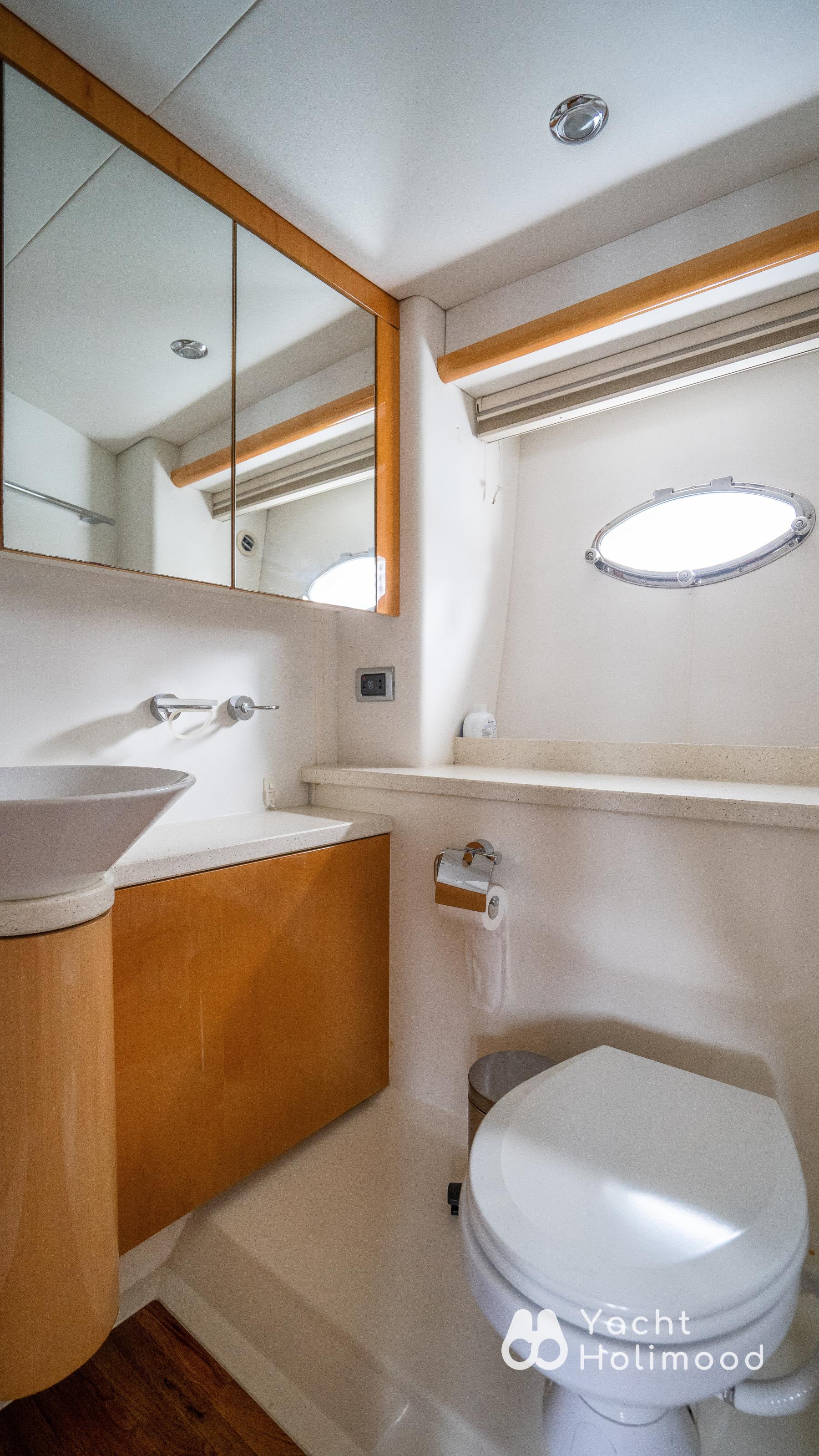 AT01 Luxury Yacht Built In UK, Best Choice for Yachting. ( With Wi-Fi , SUP, Floaties.) 26