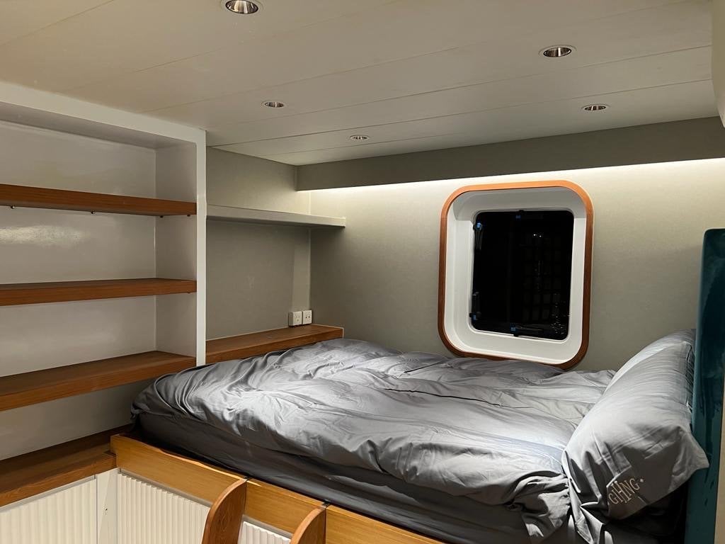 AY10 [Summer Featured] 6-hour Atia luxury 70-foot houseboat party (optional 2-hour Victoria Harbor tour) 12