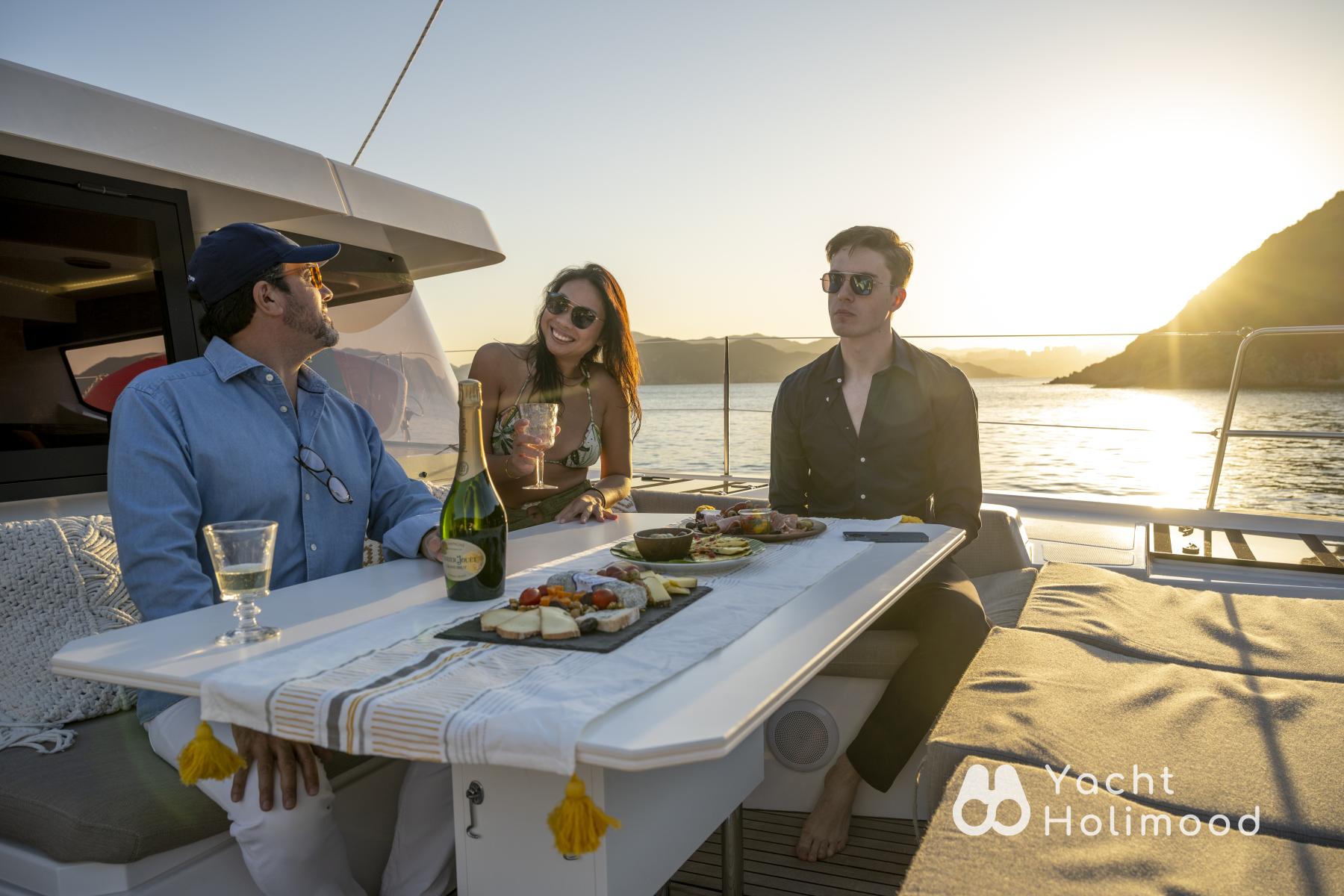 AM04 Luxurious customized catamaran Bali 4.8 - Happy Fifty - 8-hour charter experience 14