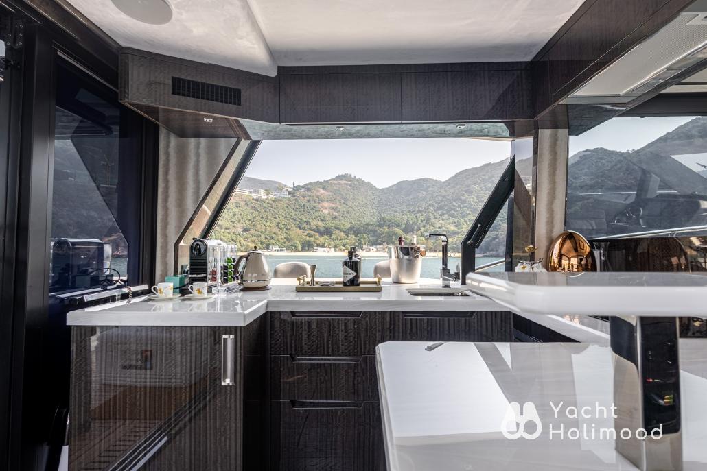 AM06 GALEON 500 FLY 4-hour Experience | Exclusive Beach Mode with Expanded Deck | Elegant Interior Design 8