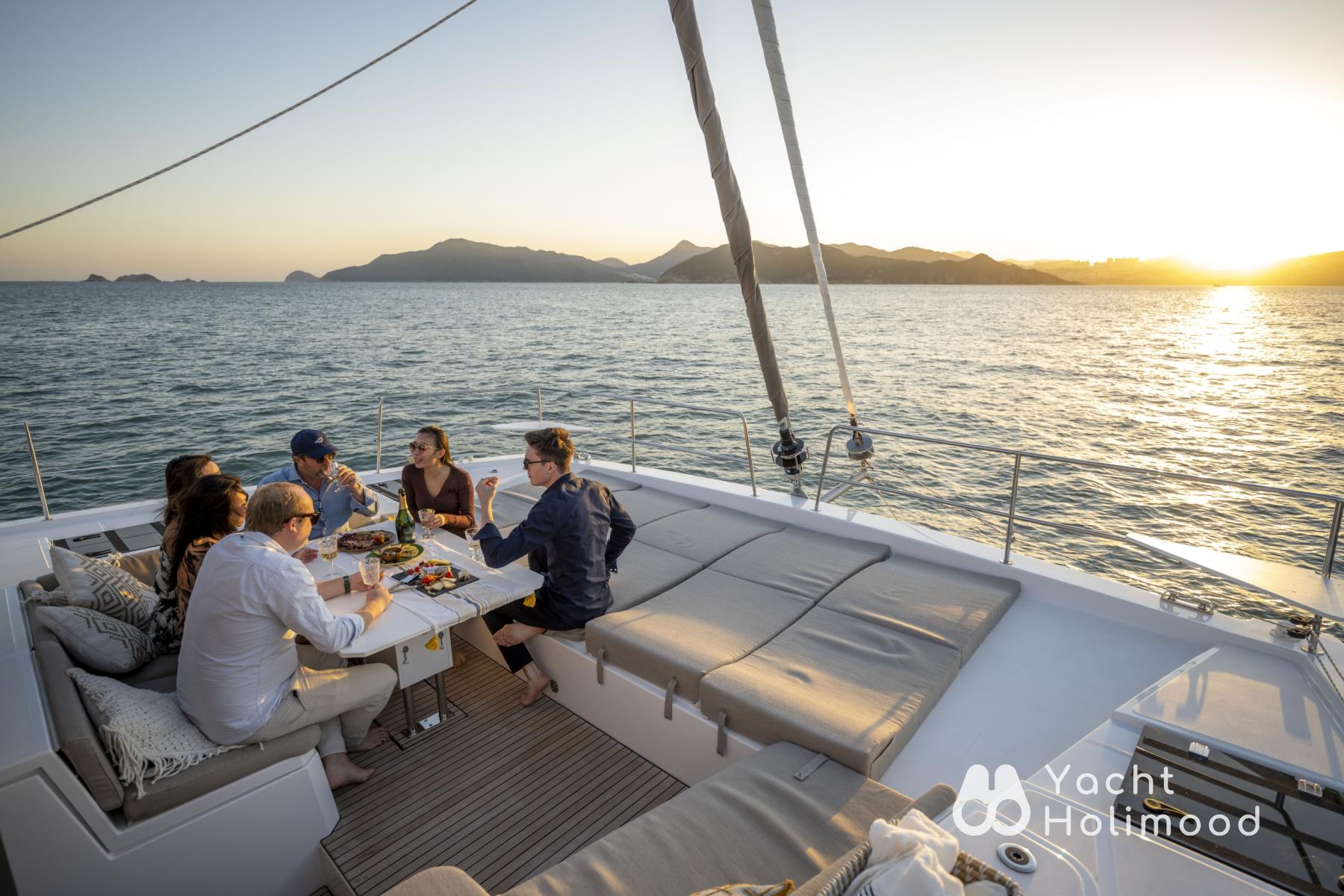 AM04 Luxurious customized catamaran Bali 4.8 - Happy Fifty - 8-hour charter experience 2
