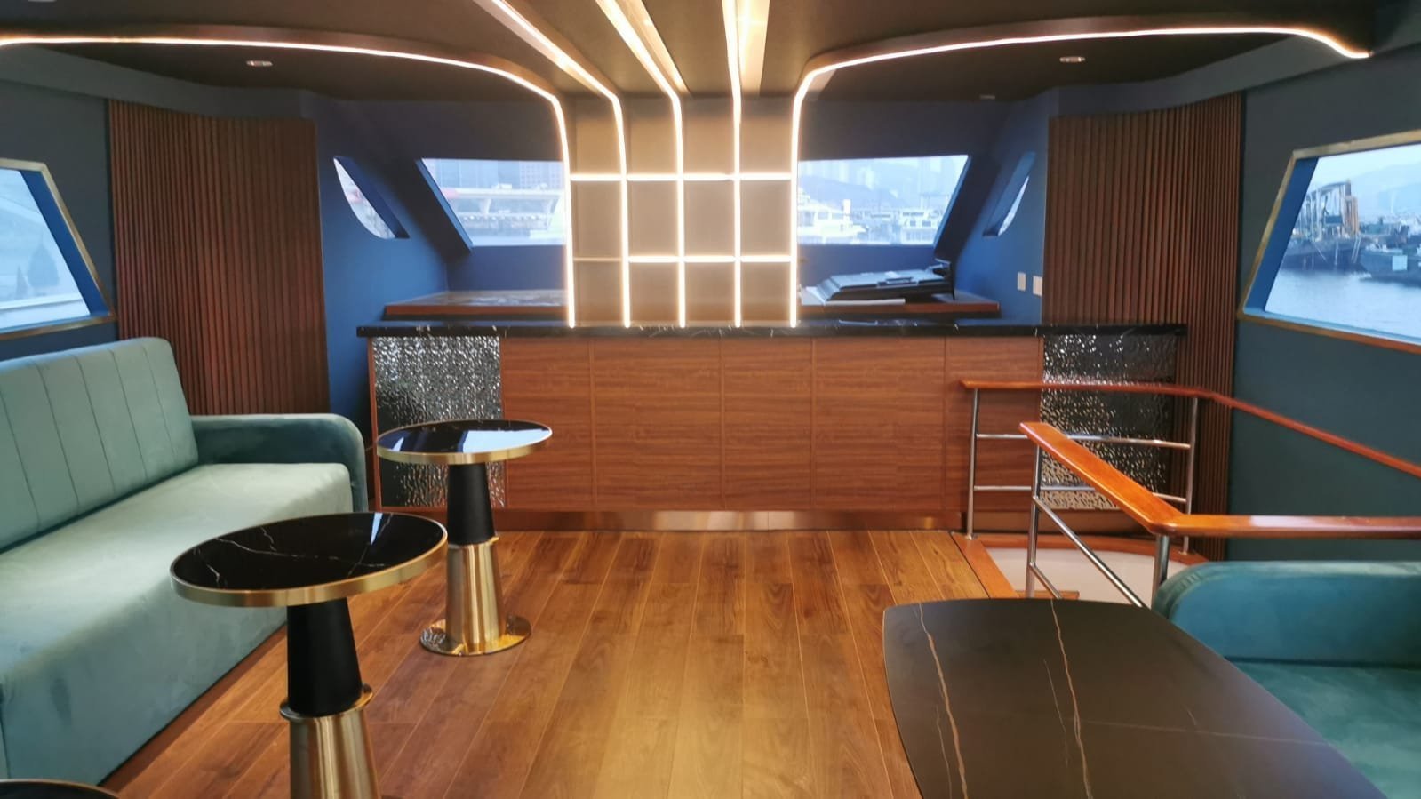 AY10 [Summer Featured] 6-hour Atia luxury 70-foot houseboat party (optional 2-hour Victoria Harbor tour) 1