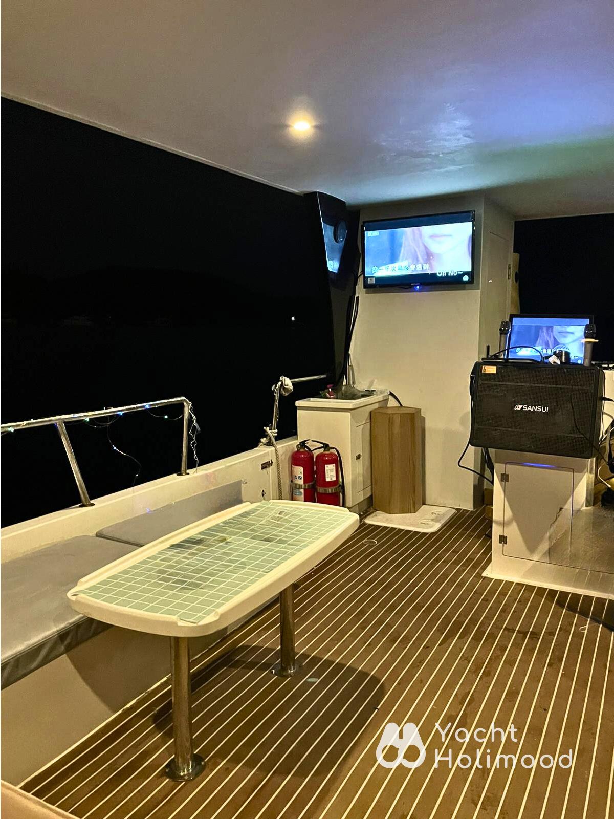 BN01 Exclusive! Sai Kung 32ft Sailing Catamaran for small gatherings! 6