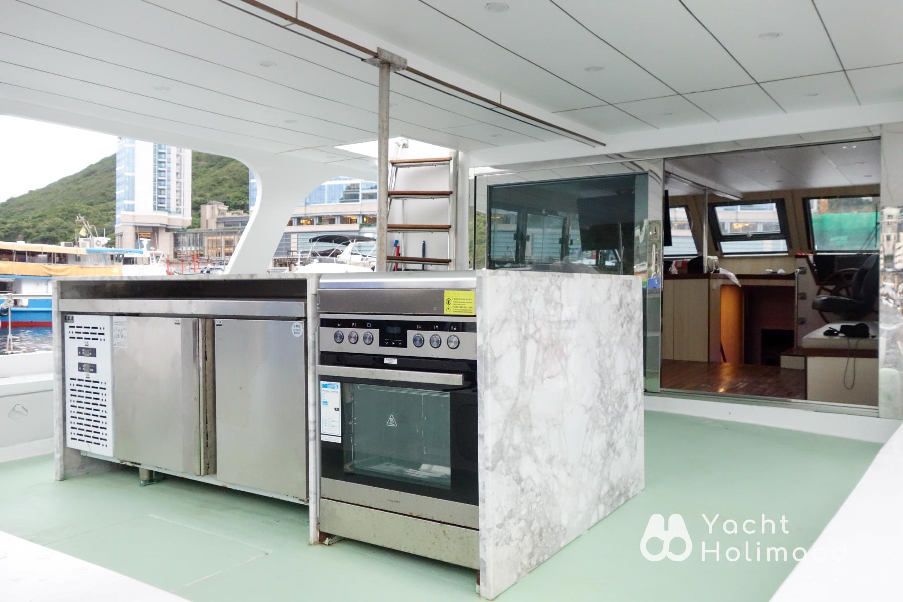 OH01 Cuttlefish-fishing/ Victoria Harbour Night Cruise (Newly renovated in 2024) 3