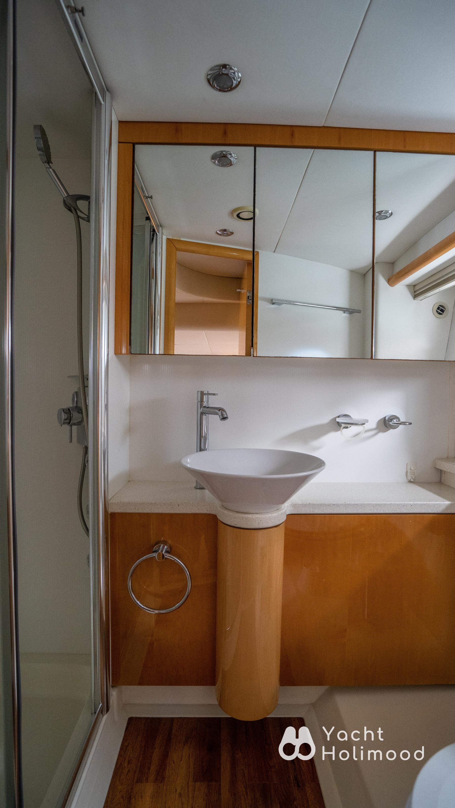 AT01 Luxury Yacht Built In UK, Best Choice for Yachting. ( With Wi-Fi , SUP, Floaties.) 28