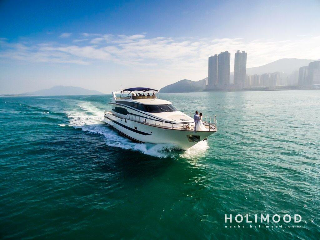 AD01 Luxury Yacht Day Charter (BBQ & Swimming Pool Options Available) 2