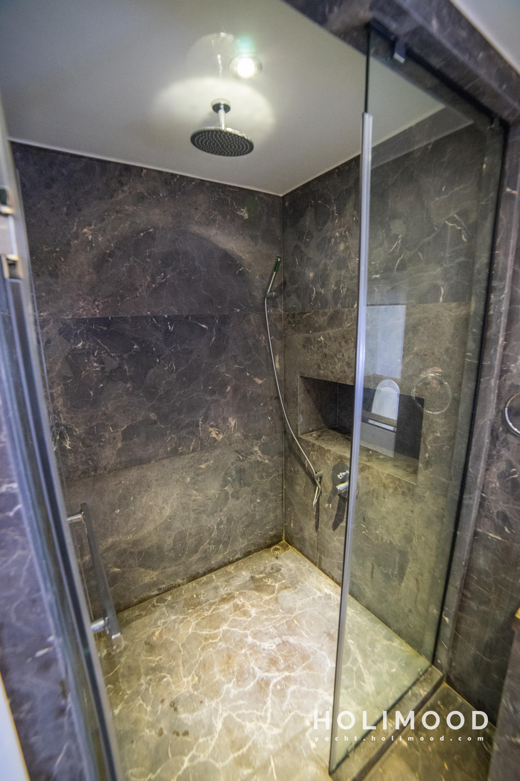 LA01 City Luxury Yacht 8 Hour Package 12