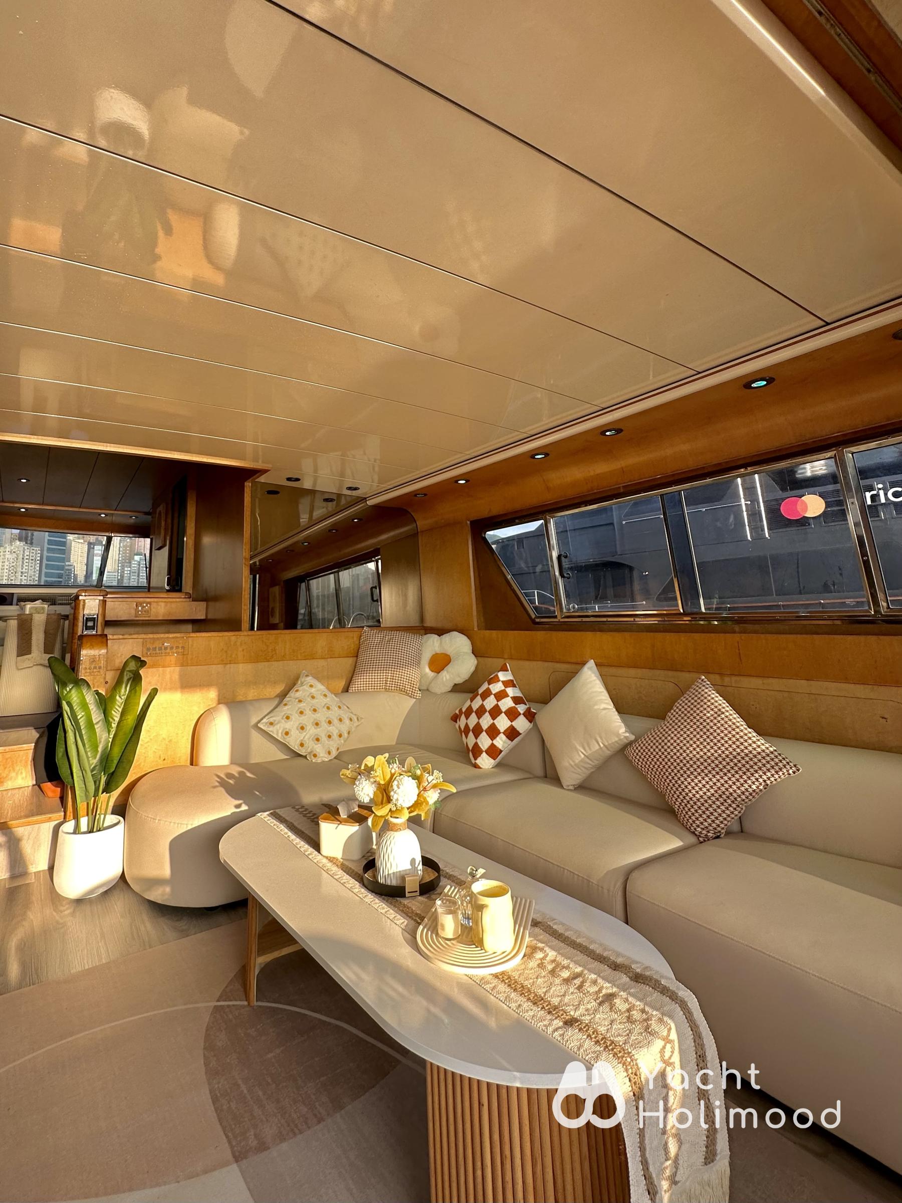 EX02 Vintage Instagram style! Sanlorenzo Cruiser Night Charter| Victoria Harbour Tour 9
