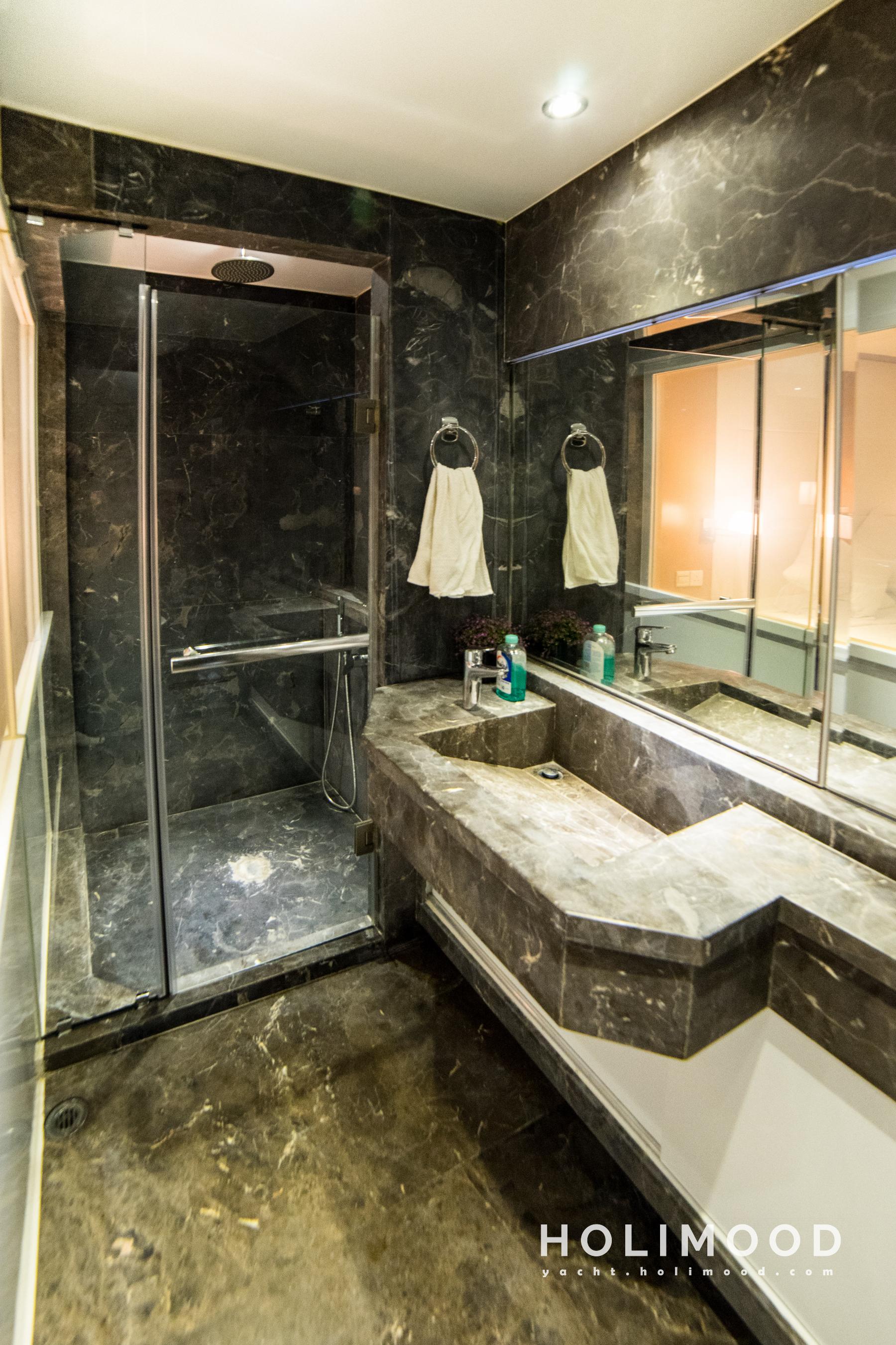 LA01 City Luxury Yacht 8 Hour Package 17