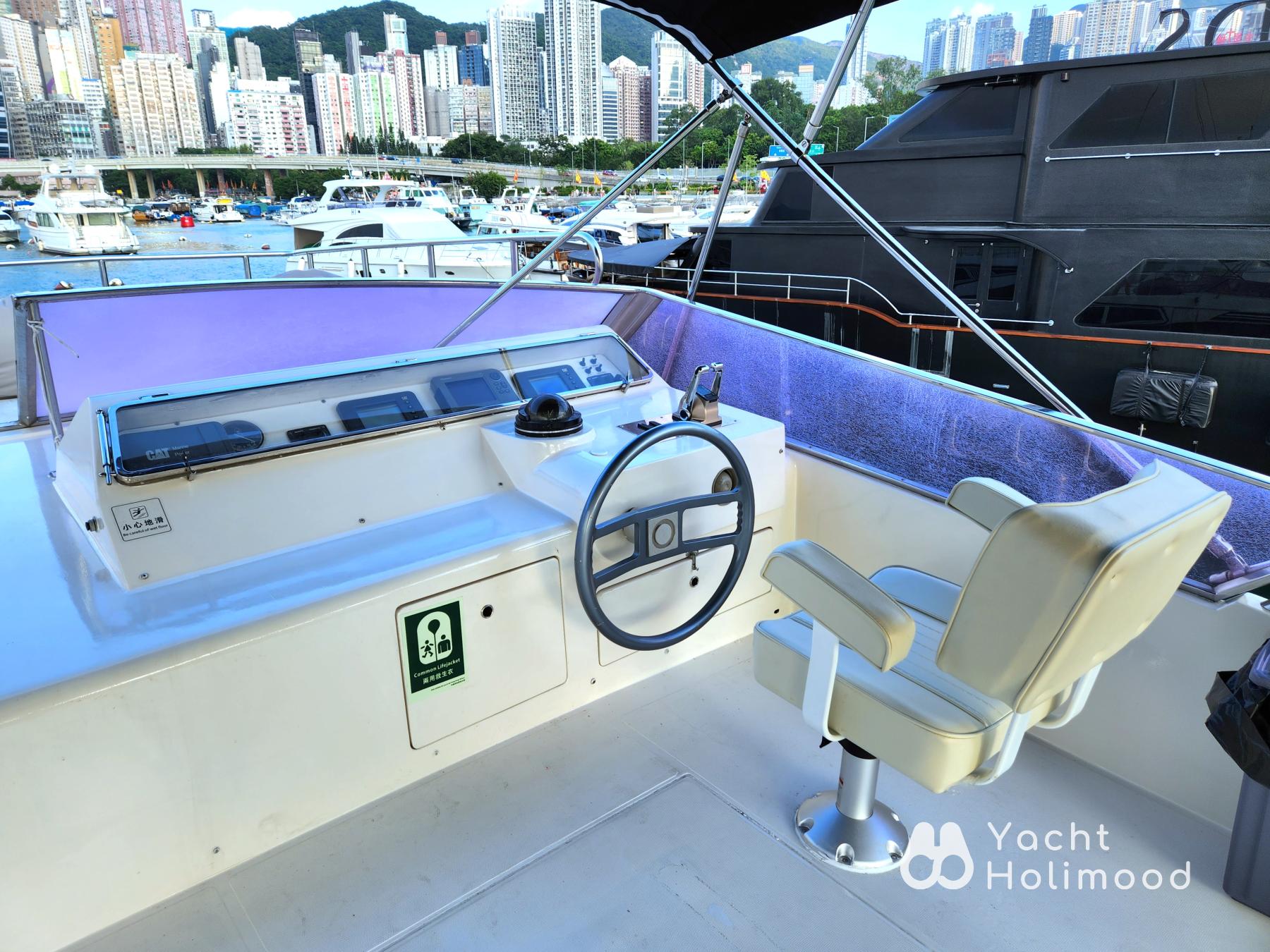 EX02 Vintage Instagram style! Sanlorenzo Cruiser Night Charter| Victoria Harbour Tour 24