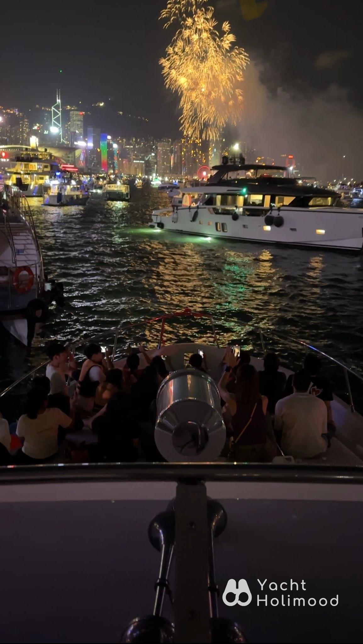 KR01 66ft Ruby Premium Cruiser! Night Tour of Victoria Harbour & Cuttlefish Fishing 14