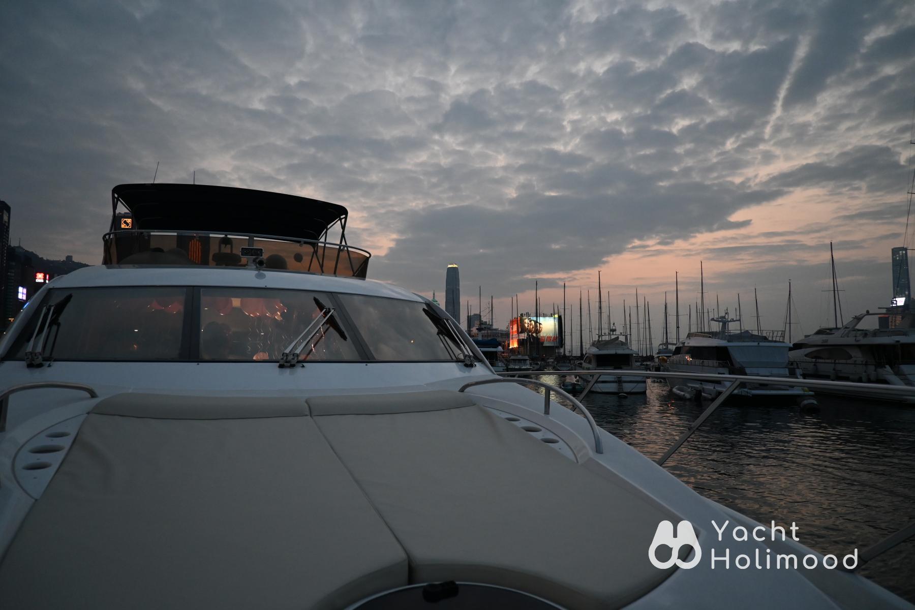 AT01 Luxury Yacht Built In UK, Best Choice for Yachting. ( With Wi-Fi , SUP, Floaties.) 35