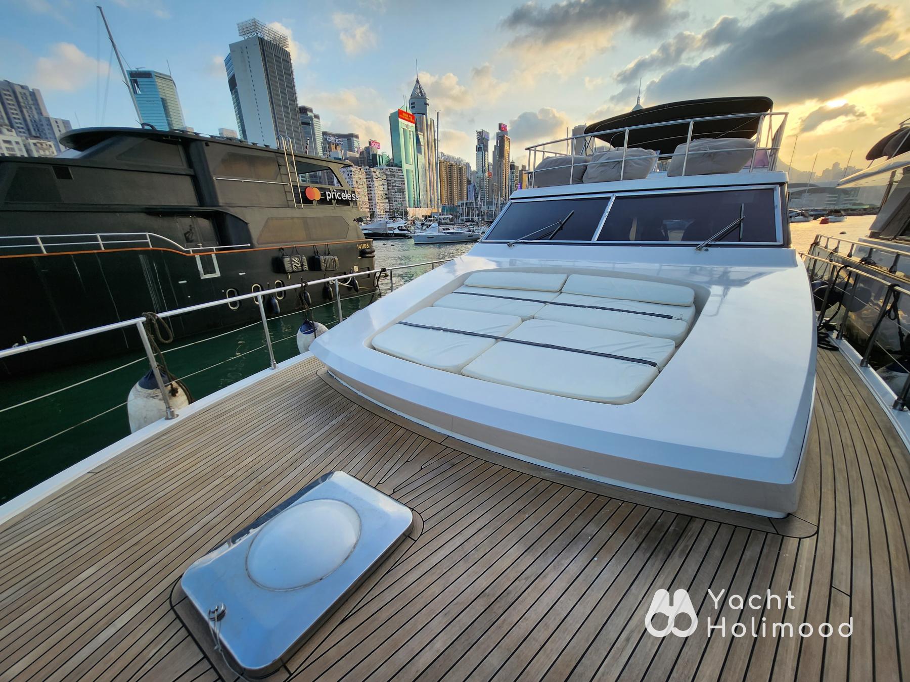 EX02 Vintage Instagram style! Sanlorenzo Cruiser Night Charter| Victoria Harbour Tour 18