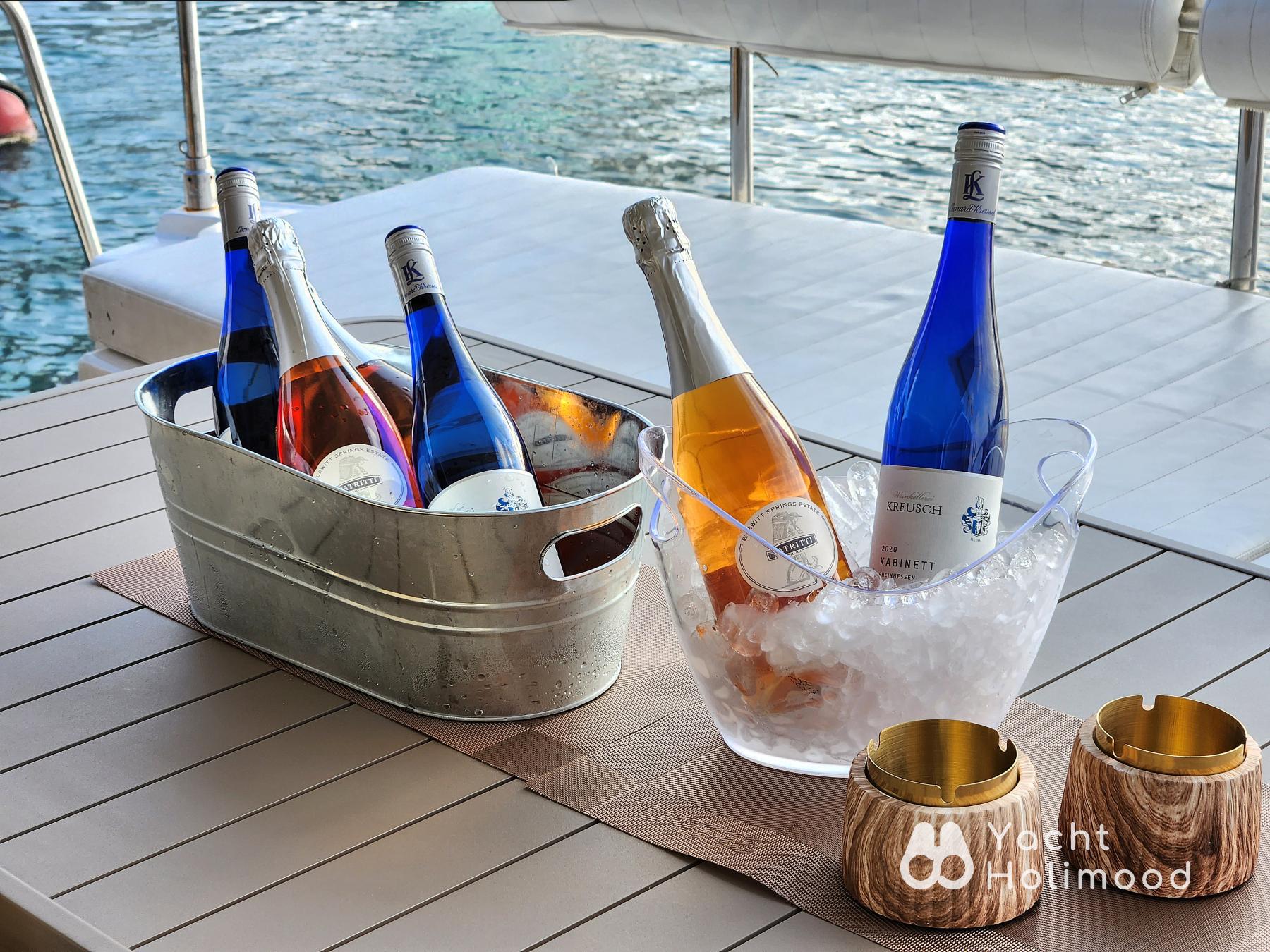 EX02 Vintage Instagram style! Sanlorenzo Cruiser Night Charter| Victoria Harbour Tour 15