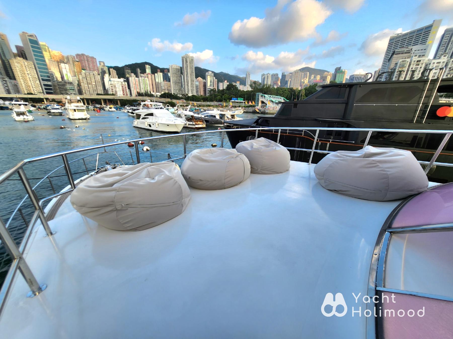EX02 Vintage Instagram style! Sanlorenzo Cruiser Night Charter| Victoria Harbour Tour 21