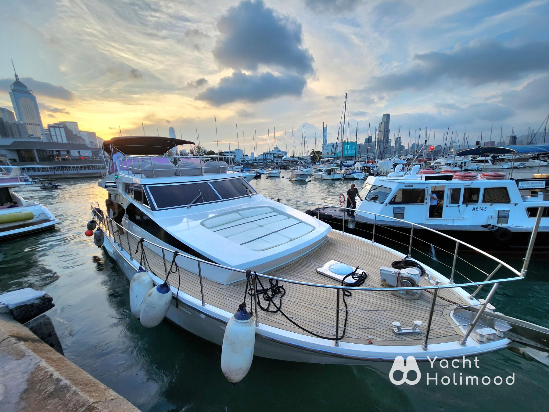 EX02 Vintage Instagram style! Sanlorenzo Cruiser Night Charter| Victoria Harbour Tour 2
