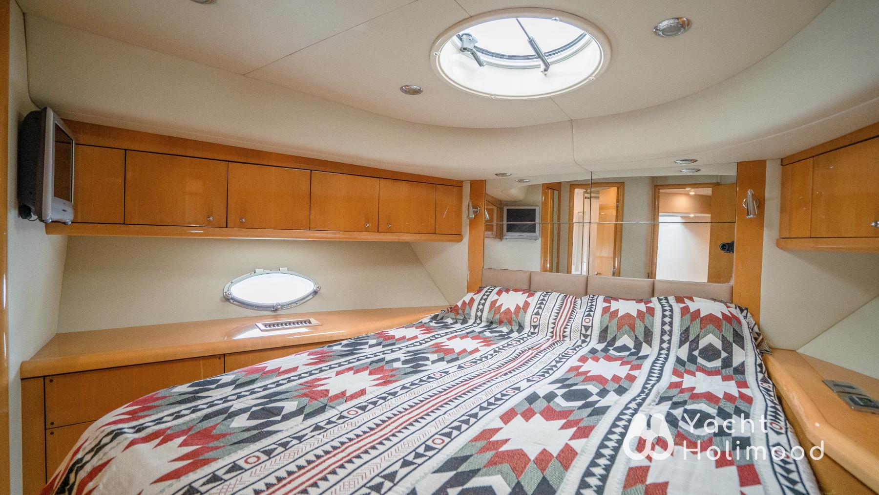 AT01 Luxury Yacht Built In UK, Best Choice for Yachting. ( With Wi-Fi , SUP, Floaties.) 17
