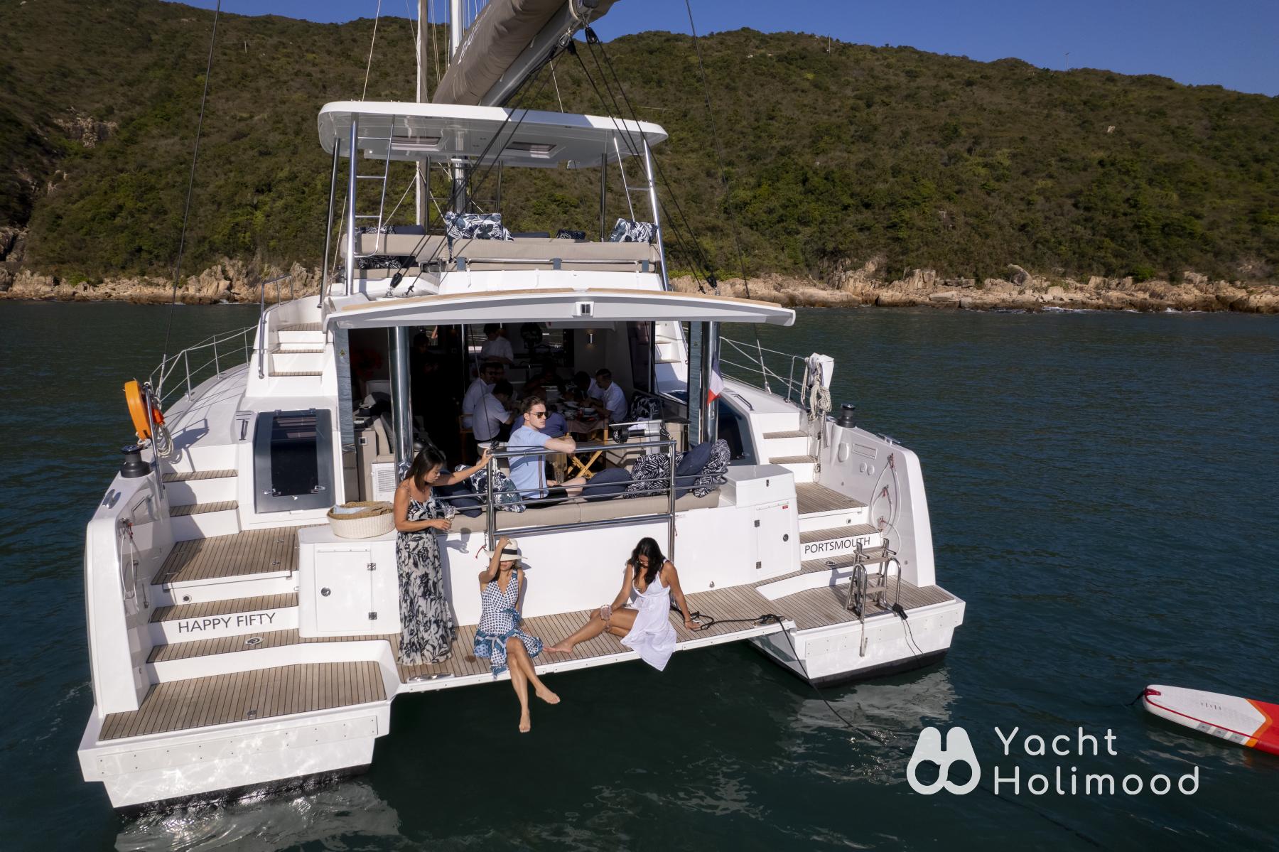 AM04 Luxurious customized catamaran Bali 4.8 - Happy Fifty - 8-hour charter experience 18
