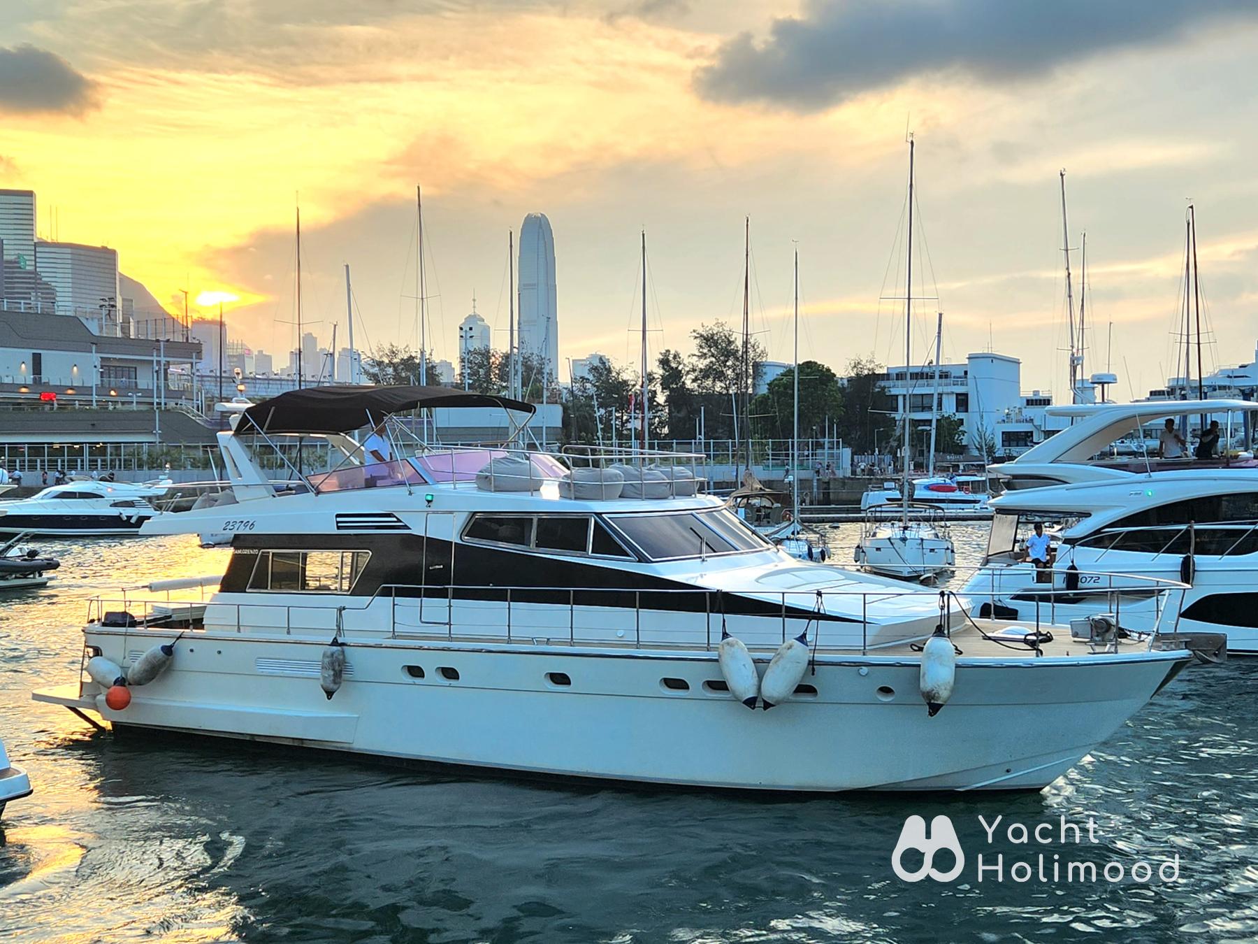 EX02 Vintage Instagram style! Sanlorenzo Cruiser Night Charter| Victoria Harbour Tour 1