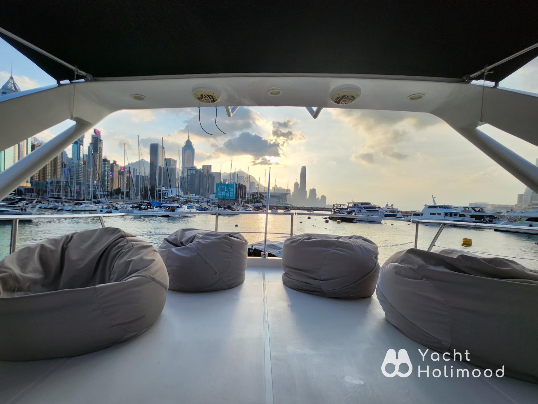 EX02 Vintage Instagram style! Sanlorenzo Cruiser Night Charter| Victoria Harbour Tour 19