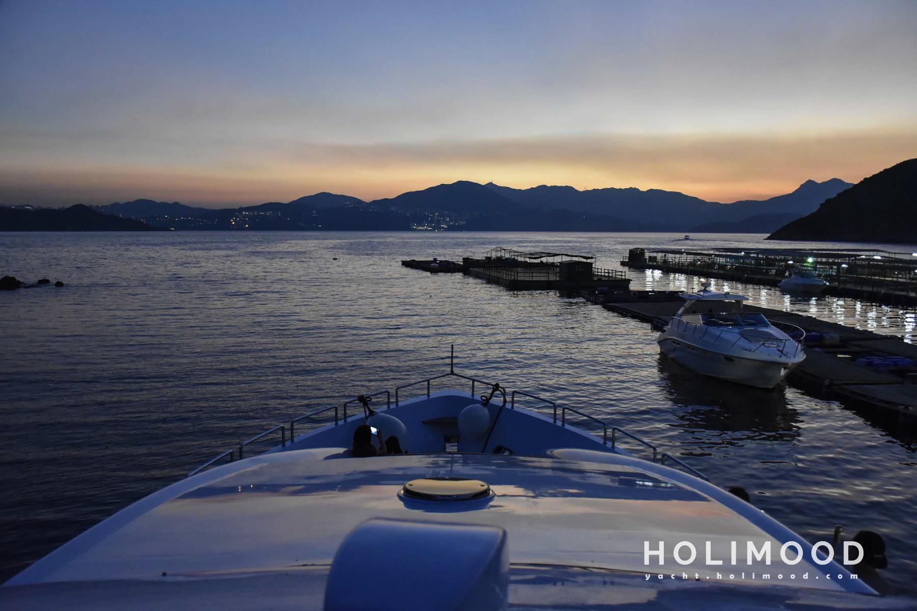 ME01 Tailor-made 92-Fleet Luxury Yacht service (with 6 Staff Members Serving) 33